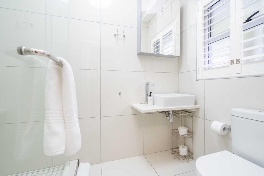 To Let 1 Bedroom Property for Rent in Three Anchor Bay Western Cape